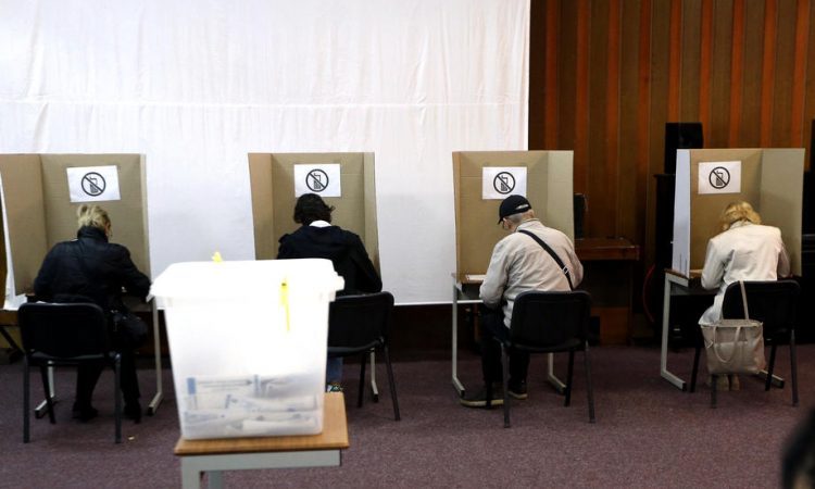 Volitve v BiH v znamenju velikega poraza Izetbegovića in Schmidtovih sprememb volilne zakonodaje