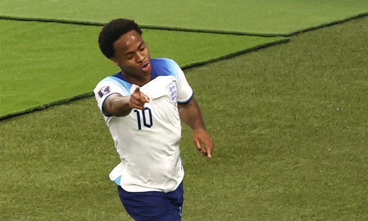 Sterling razmišlja o vrnitvi v Katar