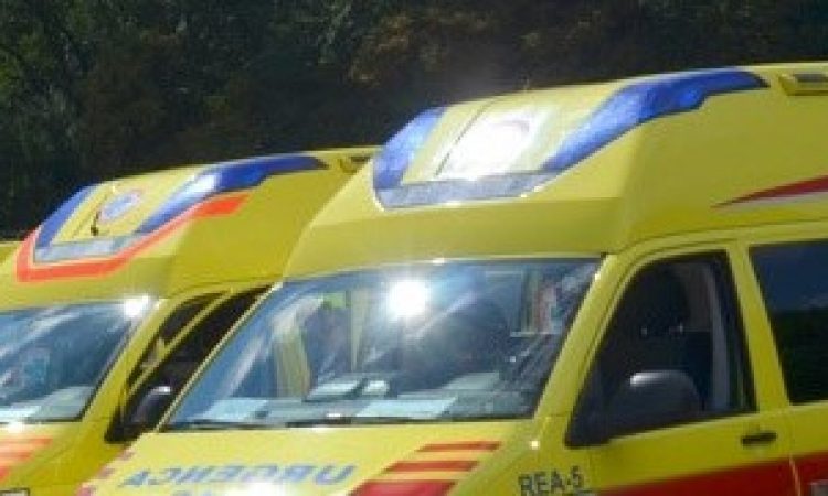 Voznica v Ljubljani zapeljala na tire, nato vanjo trčil vlak
