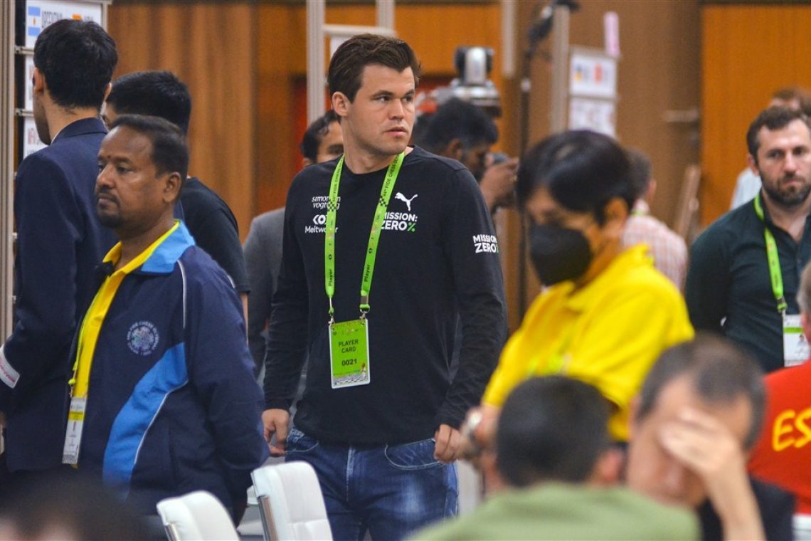 Carlsen v trenirki zamudil na dvoboj