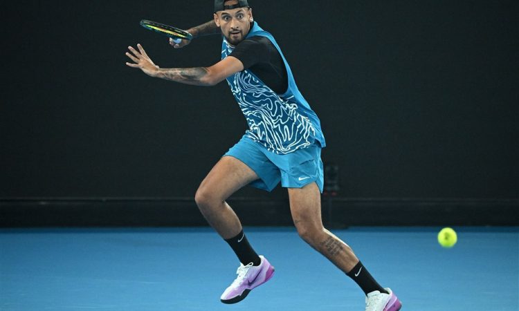 Kyrgios prestal operacijo kolena