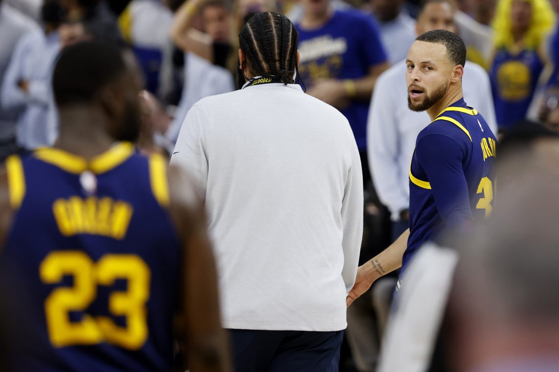 Curry in Embiid dobila po 25.000 dolarjev kazni