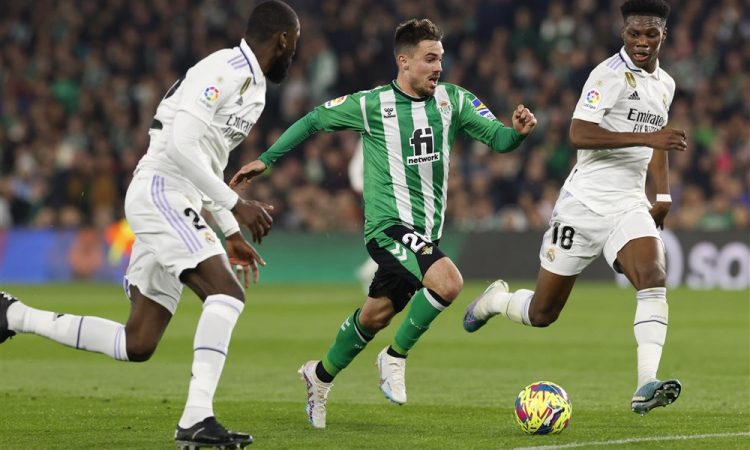 Realu le točka z Betisom, Barcelona na vrhu s +9