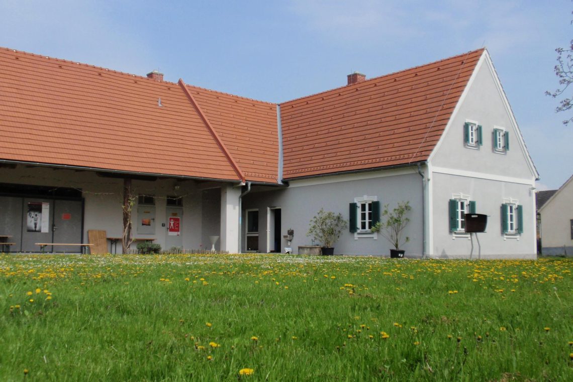 V Pavlovi hiši razstava Pogled od zgoraj 