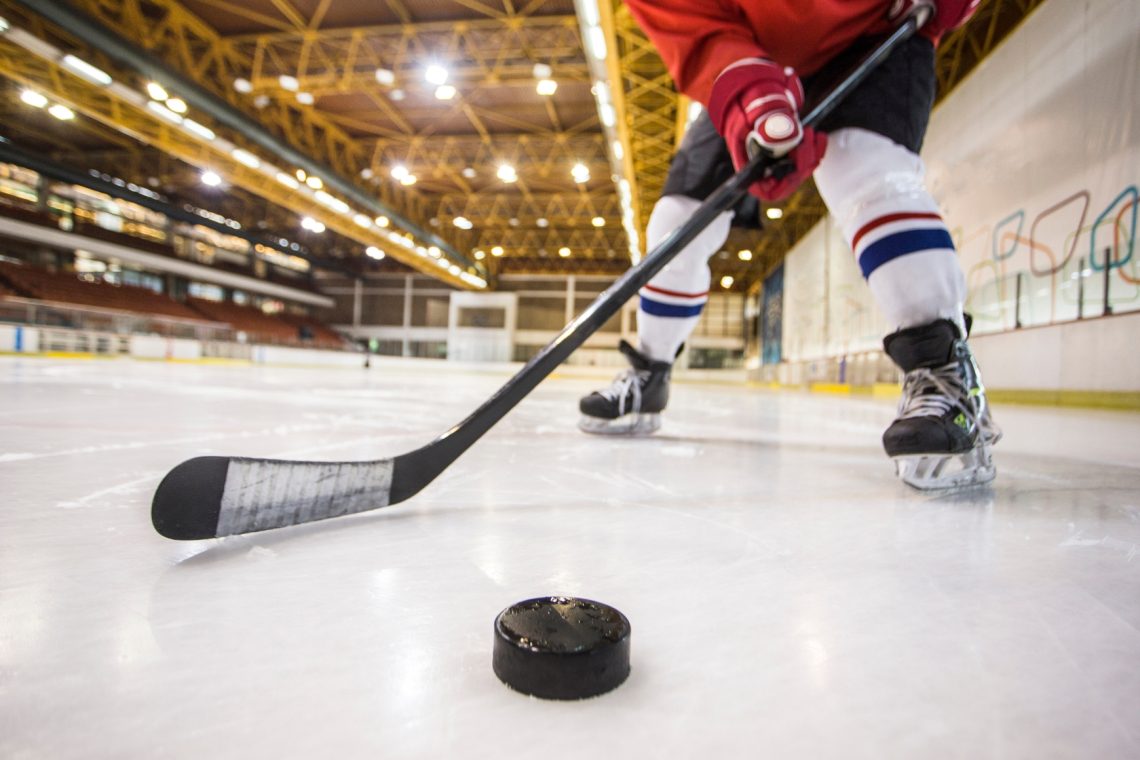 Na vrhu zahodnega dela NHL gneča, McDavid pri 80 podajah