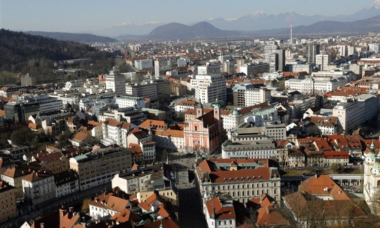 Ljubljanska občina za častna občana predlaga Elzo Budau in Stanka Kristla 