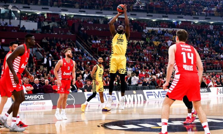 Barcelona in Olympiacos zmagala na domačem parketu
