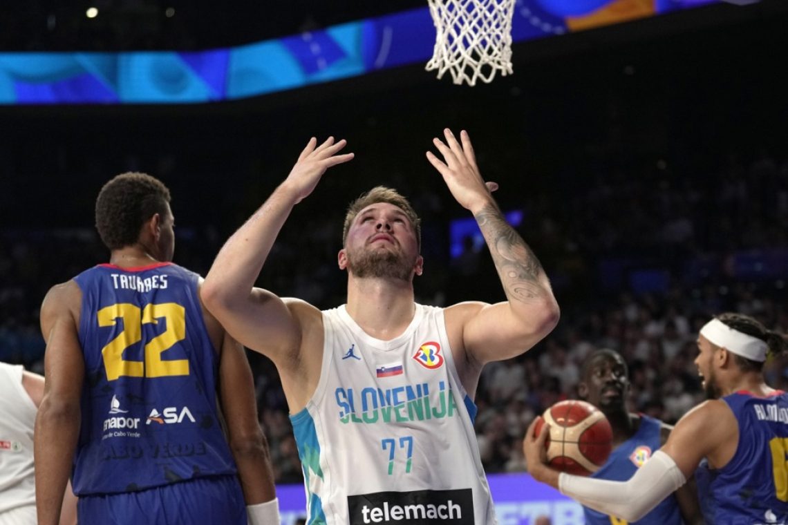Slovenija suvereno do prvega mesta, v petek proti Avstraliji