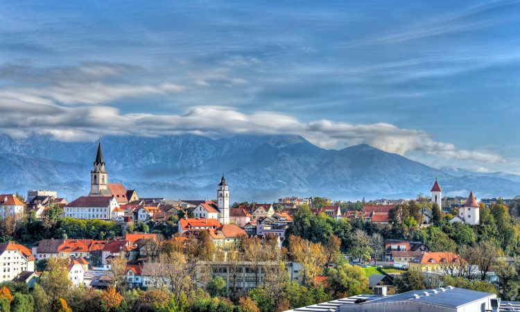 Kranjska mestna občina bo odkupila ledno dvorano in refinancirala kredite 