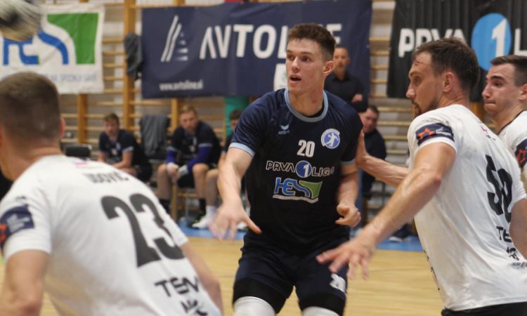 Rokometaši Dobove so izgubili proti trebanjskemu Trimu z 18:35 (9:14).