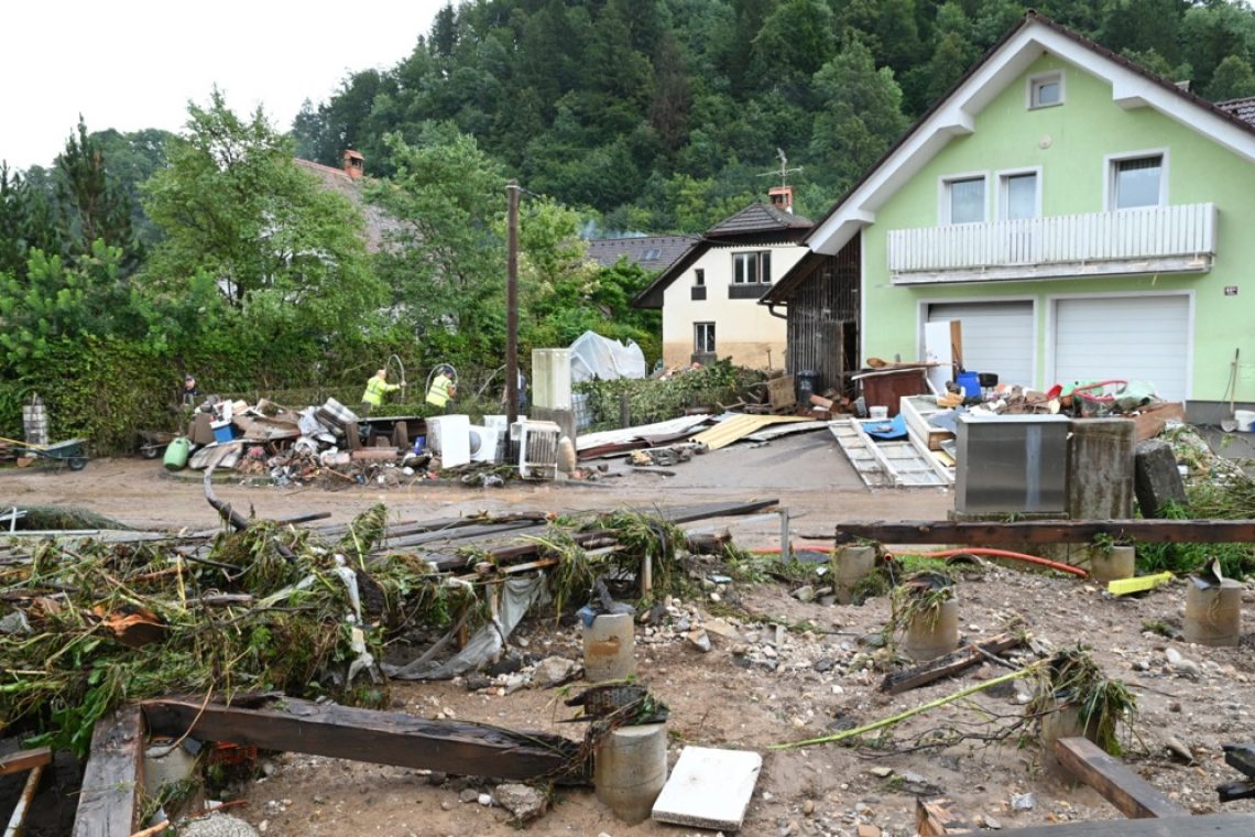 Občine prijavile za 2,7 milijarde evrov škode 