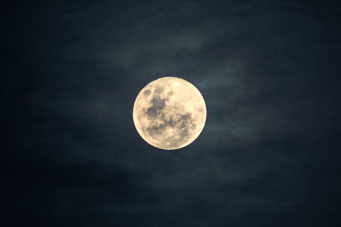 Luna je 40 milijonov let starejša od ocenjenih: naš satelit je star vsaj 4,46 milijarde let