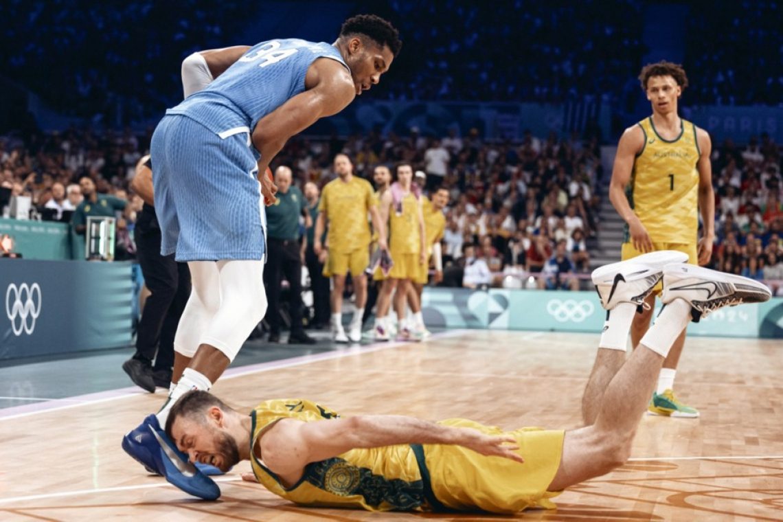 Prvi zmagi košarkarjev Grčije in Brazilije