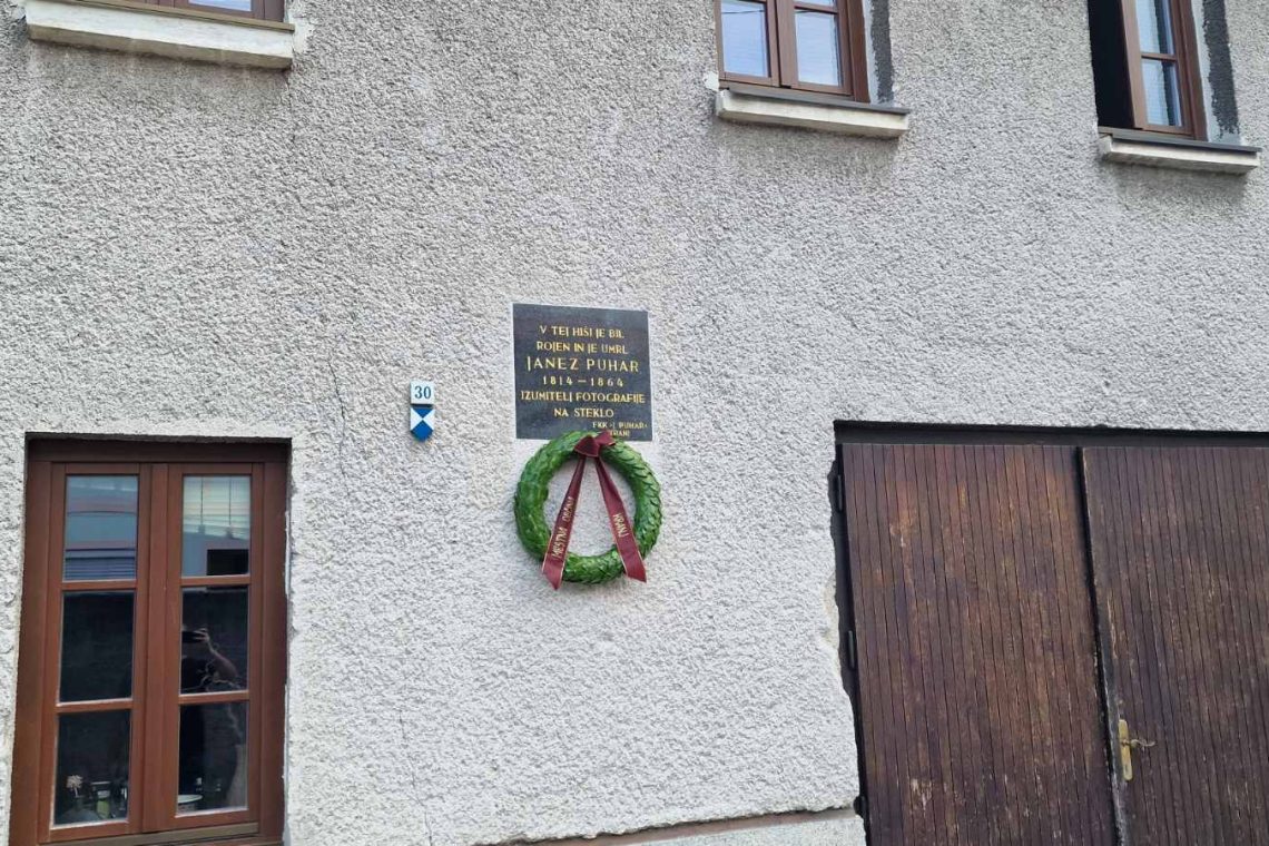 Pred 160 leti se je poslovil izumitelj fotografije na steklo Janez Puhar