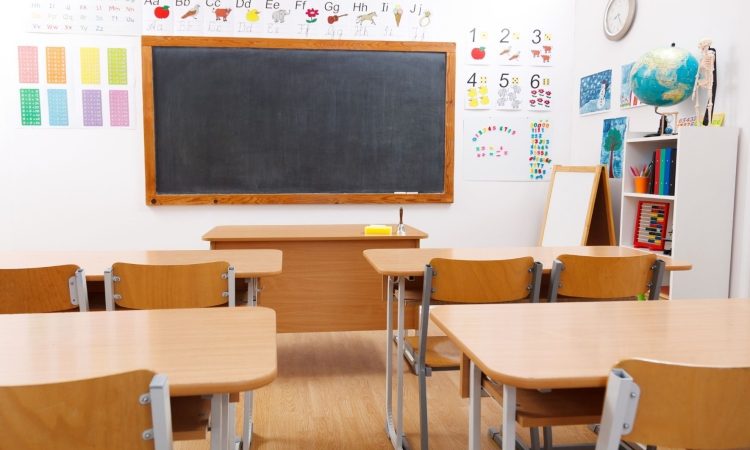 Incident na dolenjski šoli: Oče fizično obračunal z učencem