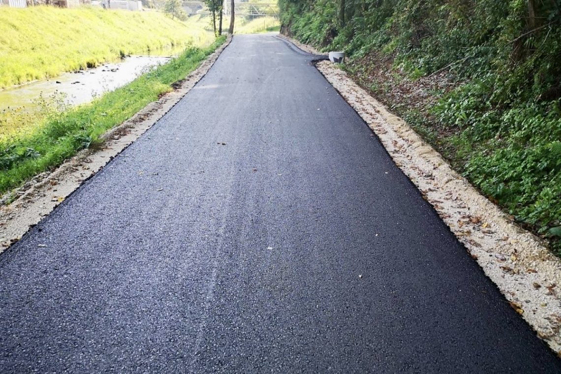 Zaključen zadnji del kolesarske povezave do Šentjurja, začenja se obnova ceste ob pokopališču