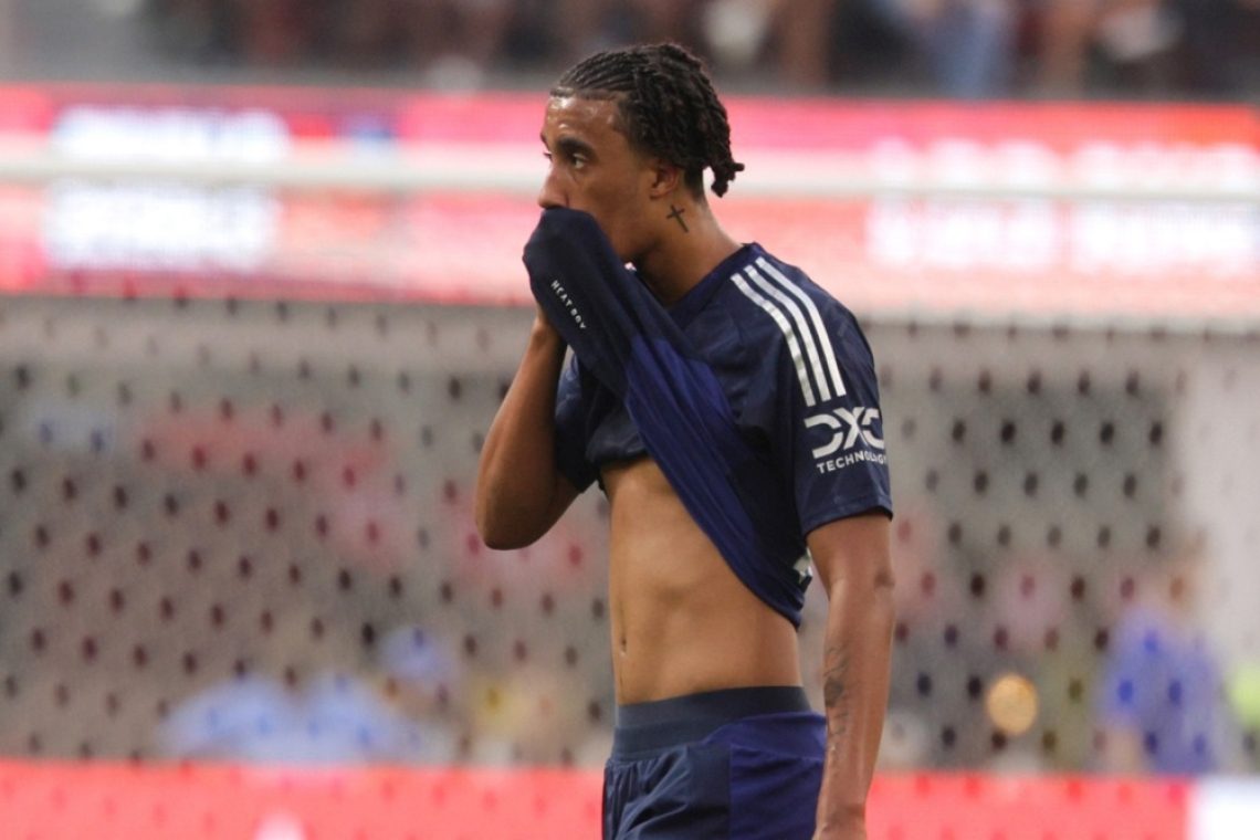 Leny Yoro se je vrnil na skupni trening Manchester Uniteda 