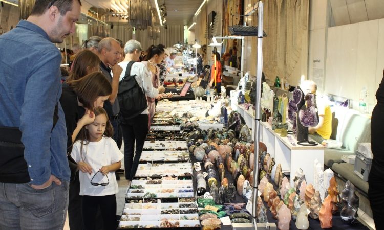 Na obali bo potekal eden največjih sejmov mineralov in nakita