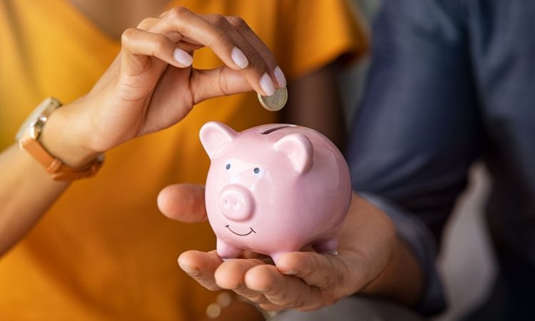 Varčevanje in vlaganje denarja kot ključ do finančne stabilnosti