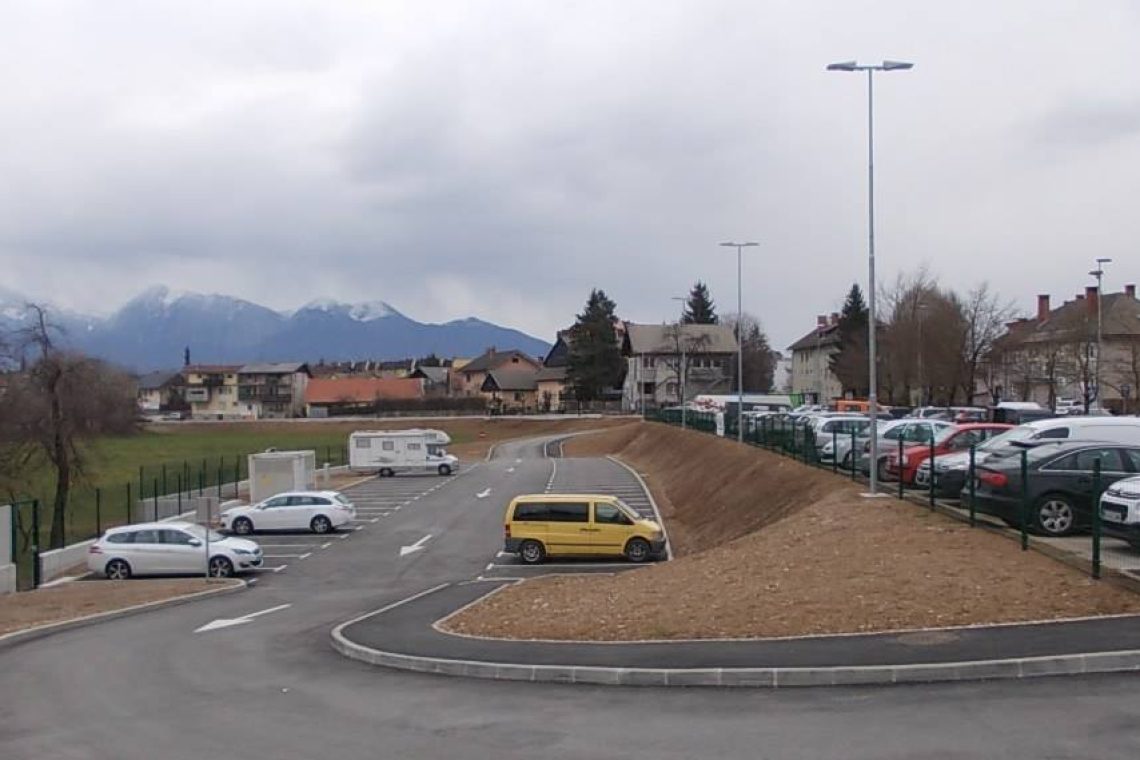 V Kranju bodo razširili parkirišče Huje