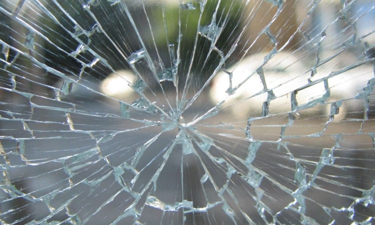 Policisti iščejo povzročitelja petkove nesreče na avtocestnem izvozu Kranj zahod