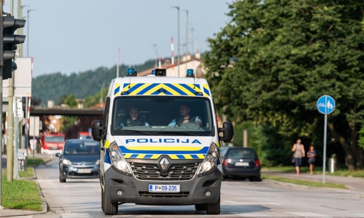 Zgodaj zjutraj v Sežani množičen pretep