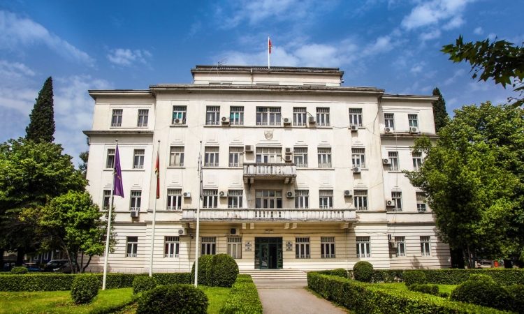 Črna gora ob hrvaškem oviranju nadaljuje zapiranje poglavij v pogajanjih z EU