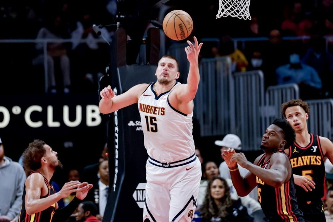 Jokić s trojnim dvojčkom, Denver v napeti končnici ugnal Sacramento