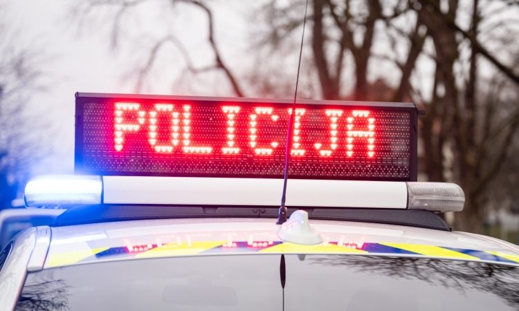 Policisti v Šentjerneju ukrepali zaradi množične kršitve javnega reda