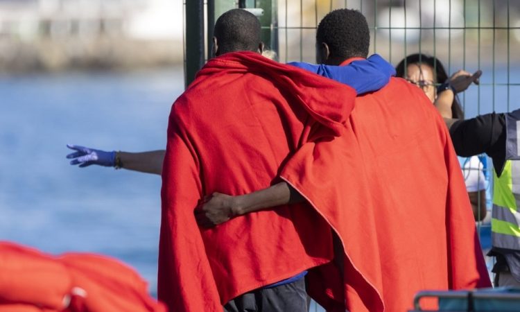 Na Kanarske otoke v dneh okoli božiča prispelo več kot 1700 migrantov