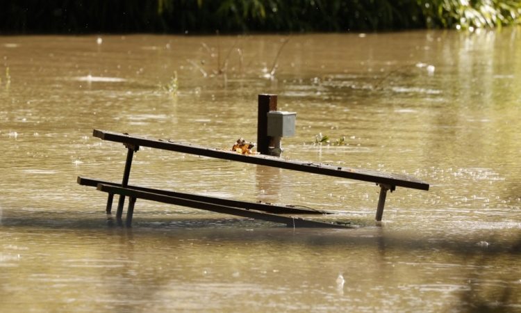 Poplave v Manchestru, prihajajo snežne nevihte