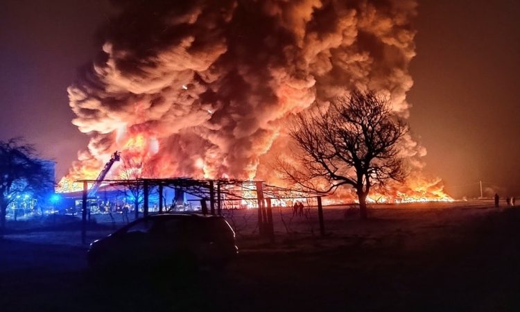 Požar na Teznem pogašen, škoda večmilijonska