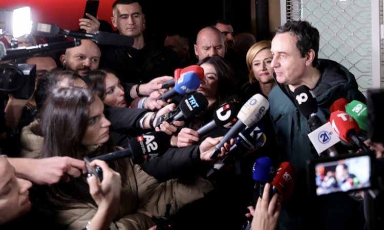 Kurti razglasil zmago na kosovskih parlamentarnih volitvah