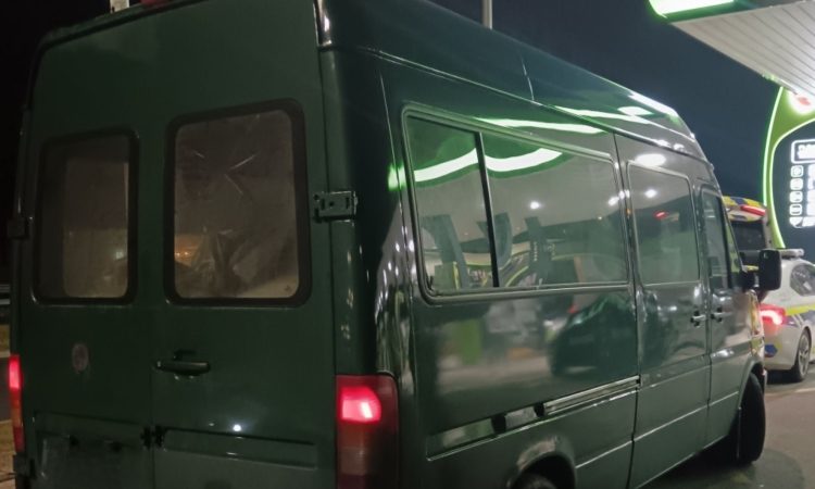 Na avtocesti ustavljen romunski voznik s prekomerno obrabljenimi pnevmatikami