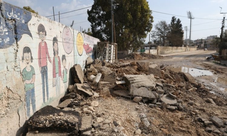 Izraelska vojska pred iztekom roka za umik z novimi napadi na Libanon