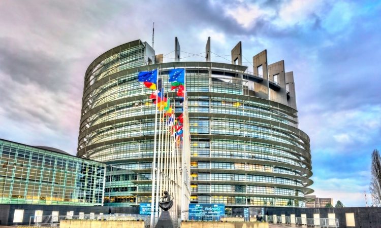 Evropski poslanci: EU mora okrepiti lastno varnost