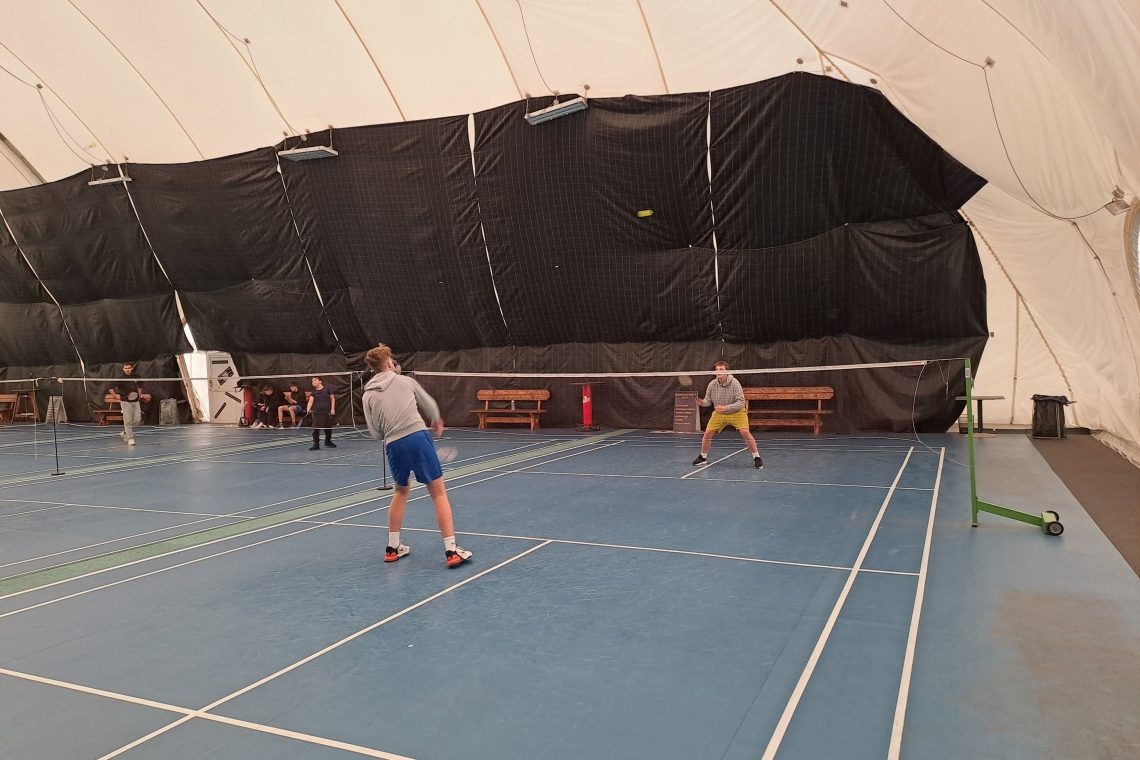 Na brezplačnih športnih aktivnostih med zimskimi počitnicami skoraj 2000 mladih