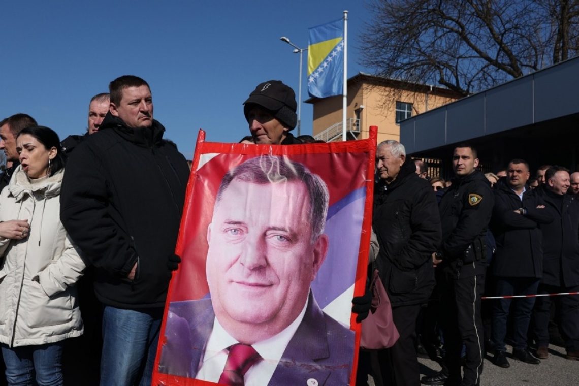 V Banjaluki zborovanje pred izrekom sodbe Dodiku