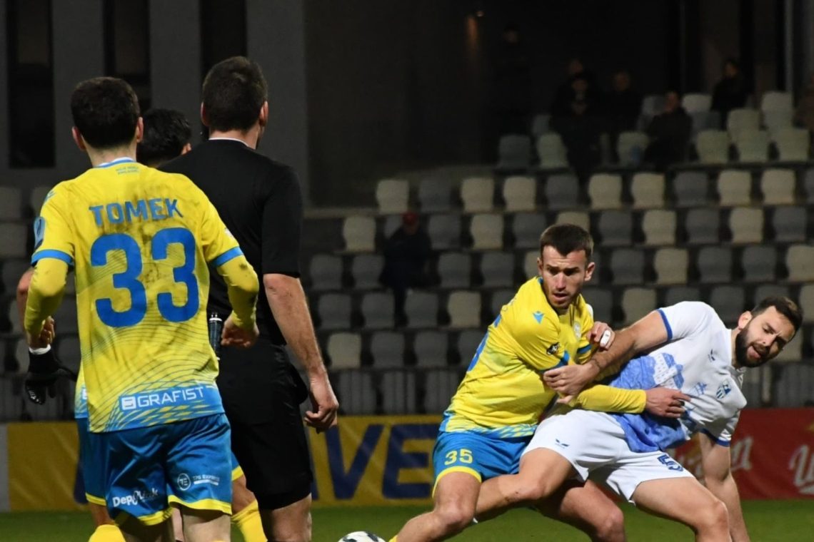 Nogometaši Kopra in Nafte 1903 so se razšli z neodločenim izidom 0:0