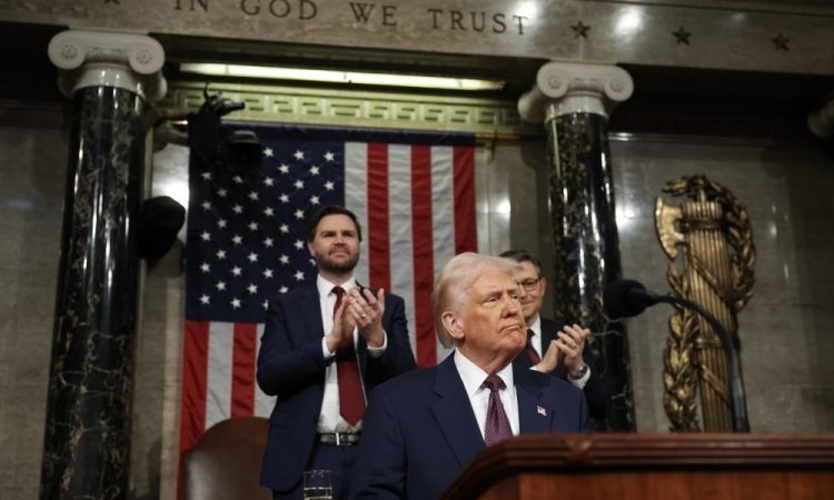 Trump v govoru kongresu napovedal zlato dobo Amerike