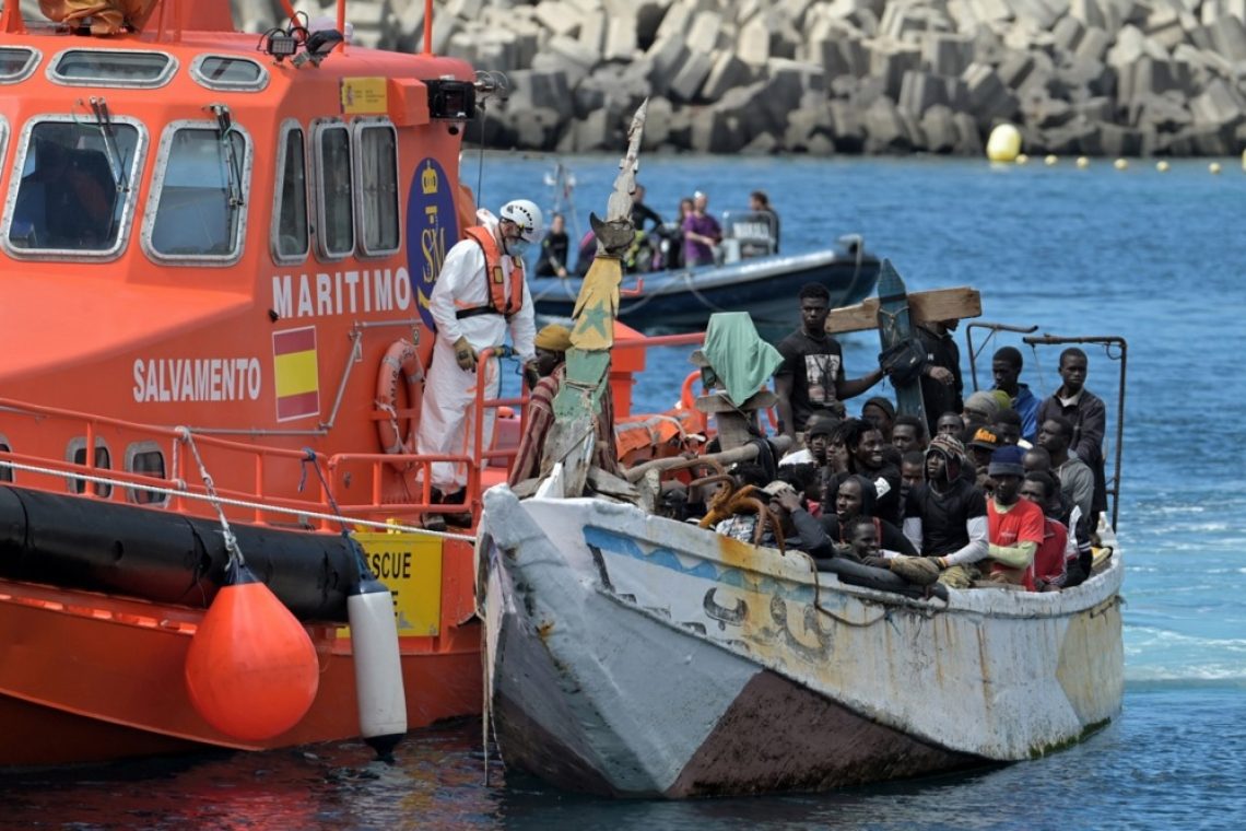 Ob libijski obali rešili 25 migrantov