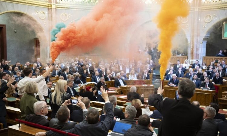 Madžarski parlament prepovedal parado ponosa