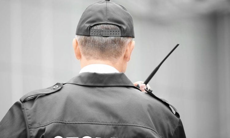 Ministrstvo za notranje zadeve: vsi varnostniki delujejo zakonito