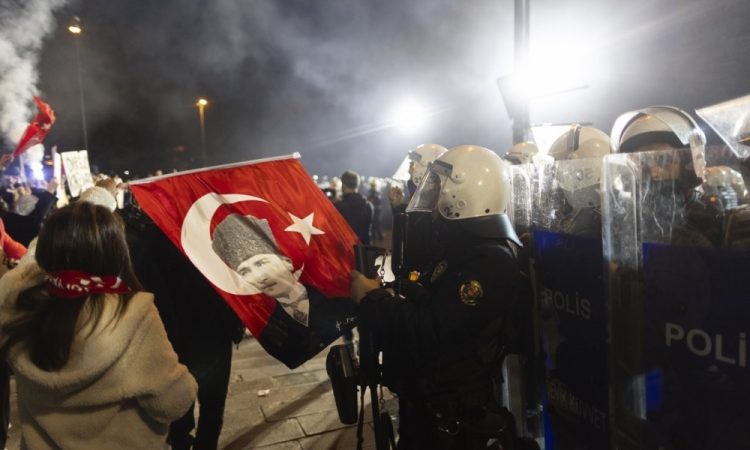 V Turčiji kljub prepovedi napovedujejo nov množičen protest