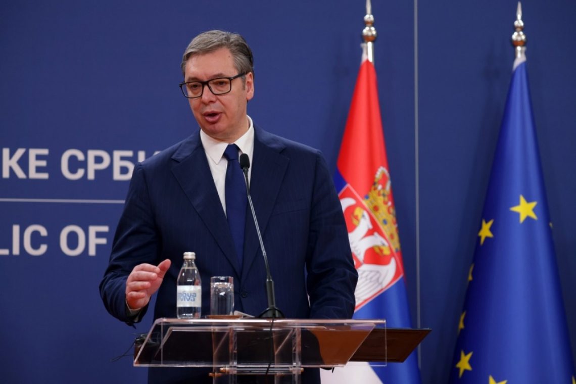 Vučić začel posvetovanja o novi srbski vladi, opozicija jih v večini bojkotira