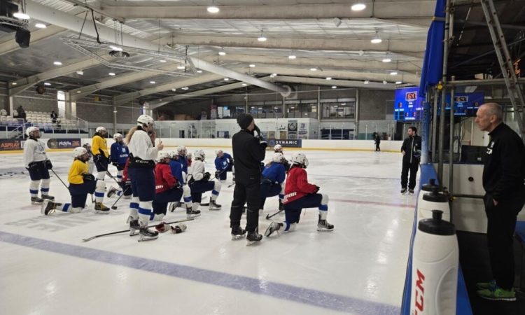 Slovenske hokejistke za začetek SP izgubile proti Italiji