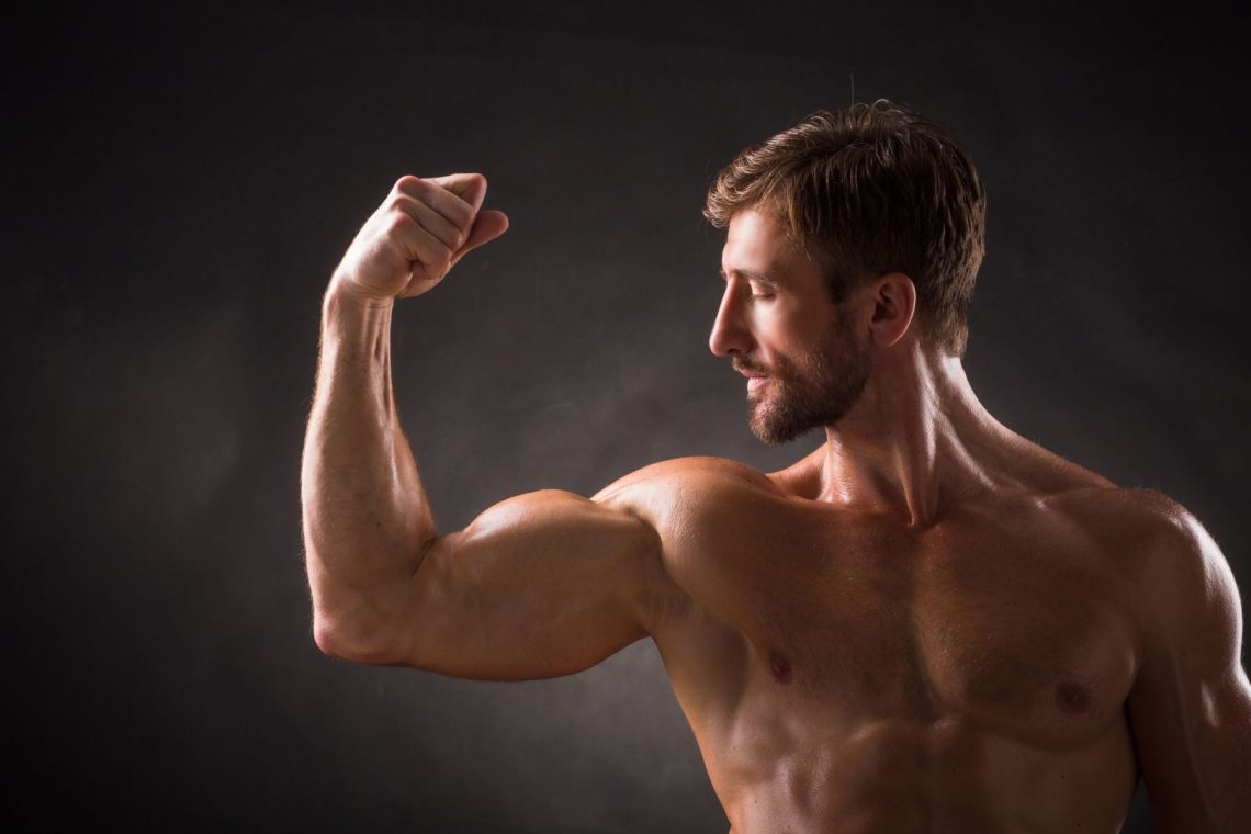 Položaj roke ne vpliva bistveno na rast bicepsa