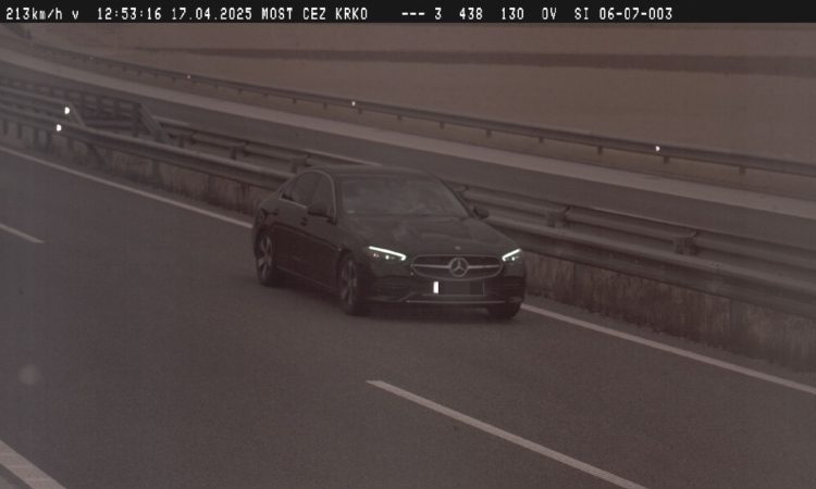 Na Obrežju z 213 kilometri na uro, policija nadaljuje nadzor tudi med prazniki