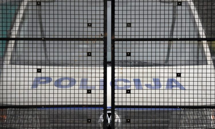 Koprčanu, osumljenemu številnih kaznivih dejanj nad mladoletnicami, odrejen pripor