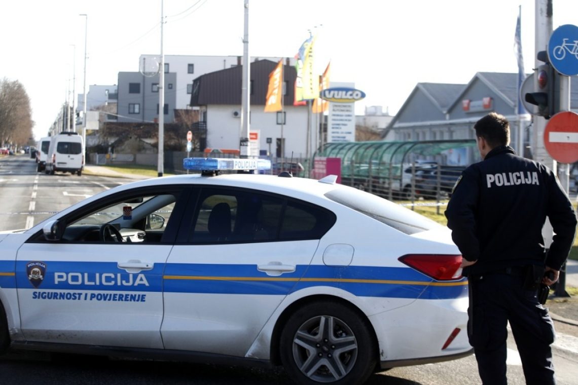 Na hrvaški avtocest tragična nesreča z dvema smrtnima žrtvama in več kot 30 poškodovanimi